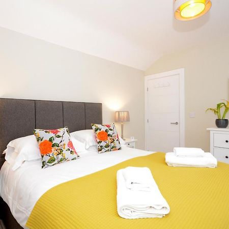 The Mews - 2 Bedroom Luxury, Spacious House With Free Parking Йорк Екстериор снимка