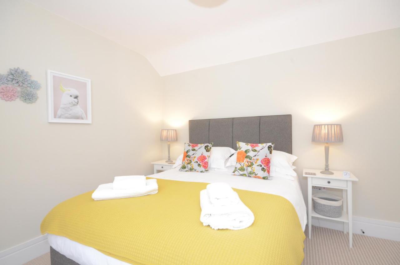 The Mews - 2 Bedroom Luxury, Spacious House With Free Parking Йорк Екстериор снимка