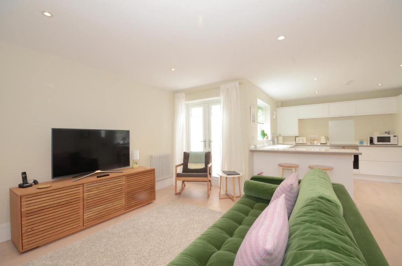 The Mews - 2 Bedroom Luxury, Spacious House With Free Parking Йорк Екстериор снимка