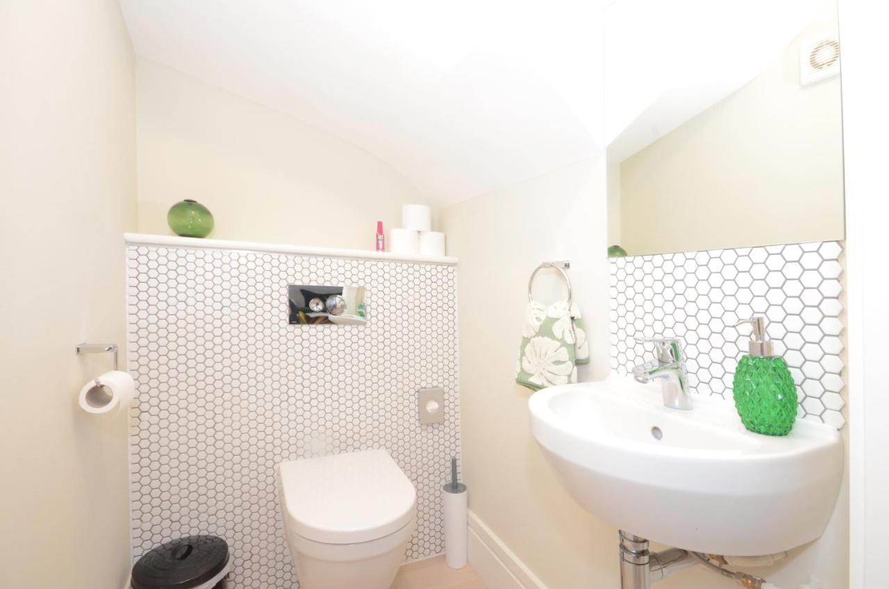 The Mews - 2 Bedroom Luxury, Spacious House With Free Parking Йорк Екстериор снимка