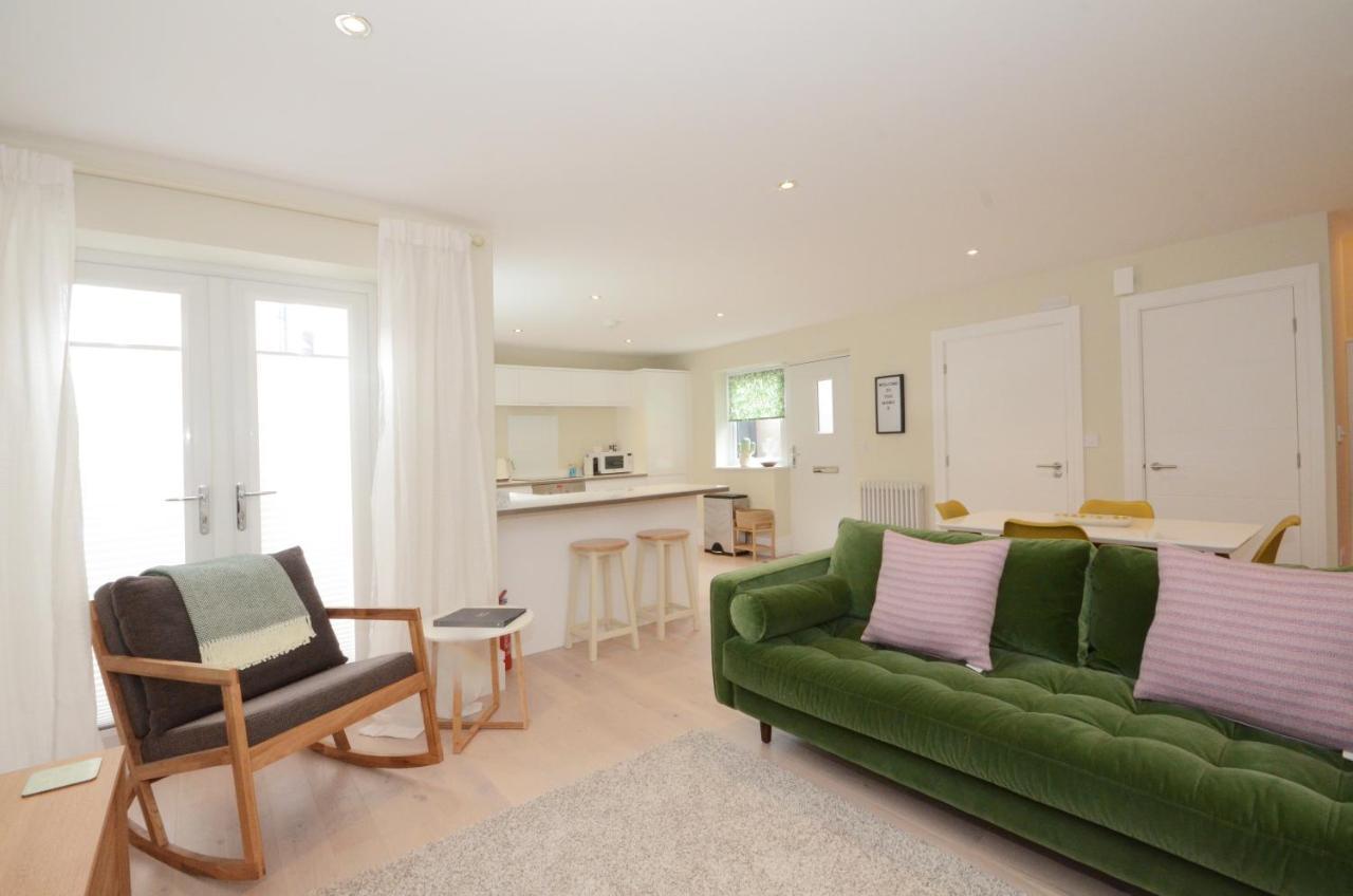 The Mews - 2 Bedroom Luxury, Spacious House With Free Parking Йорк Екстериор снимка