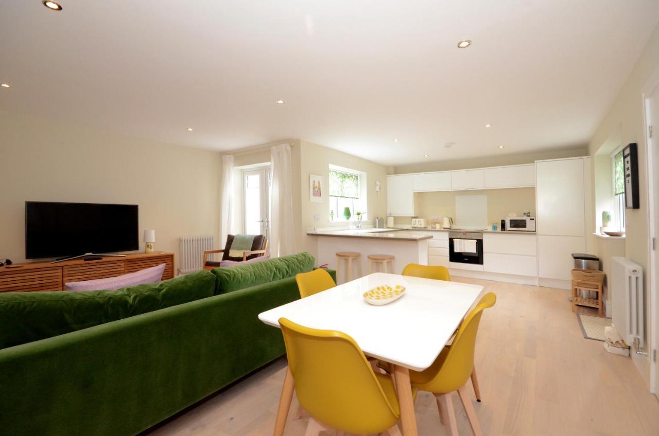 The Mews - 2 Bedroom Luxury, Spacious House With Free Parking Йорк Екстериор снимка